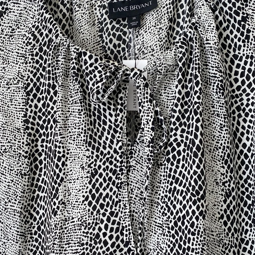 Lane Bryant Monochrome Sleeveless Blouse - Picture 5 of 7